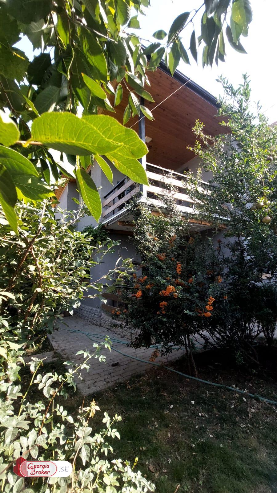 nearly repaired 9-room house for sale